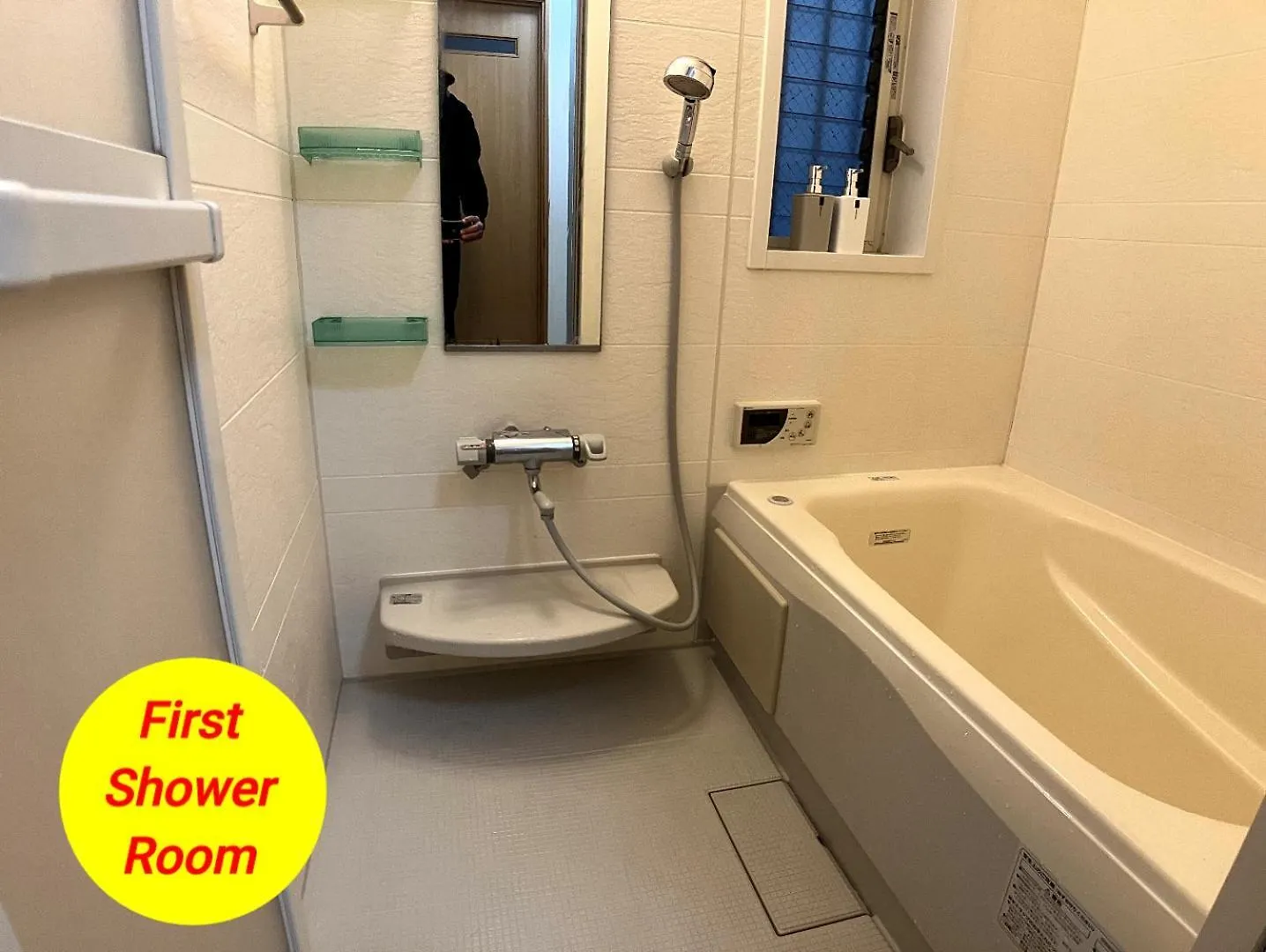 Entire Hotel Beside Asakusa, Ueno, Akihabara And Tokyo Skytree Tower Between 3 Train Stations And Contains 3 Bedrooms, 2 Bathrooms And 2 Toilets For 14 Guests Villa