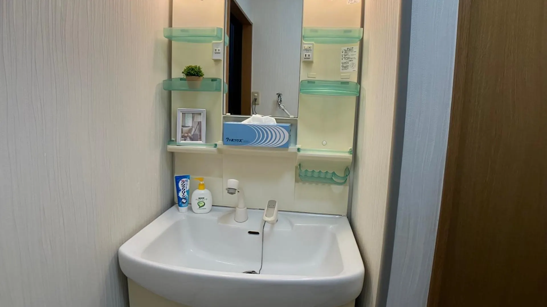 Entire Hotel Beside Asakusa, Ueno, Akihabara And Tokyo Skytree Tower Between 3 Train Stations And Contains 3 Bedrooms, 2 Bathrooms And 2 Toilets For 14 Guests Villa