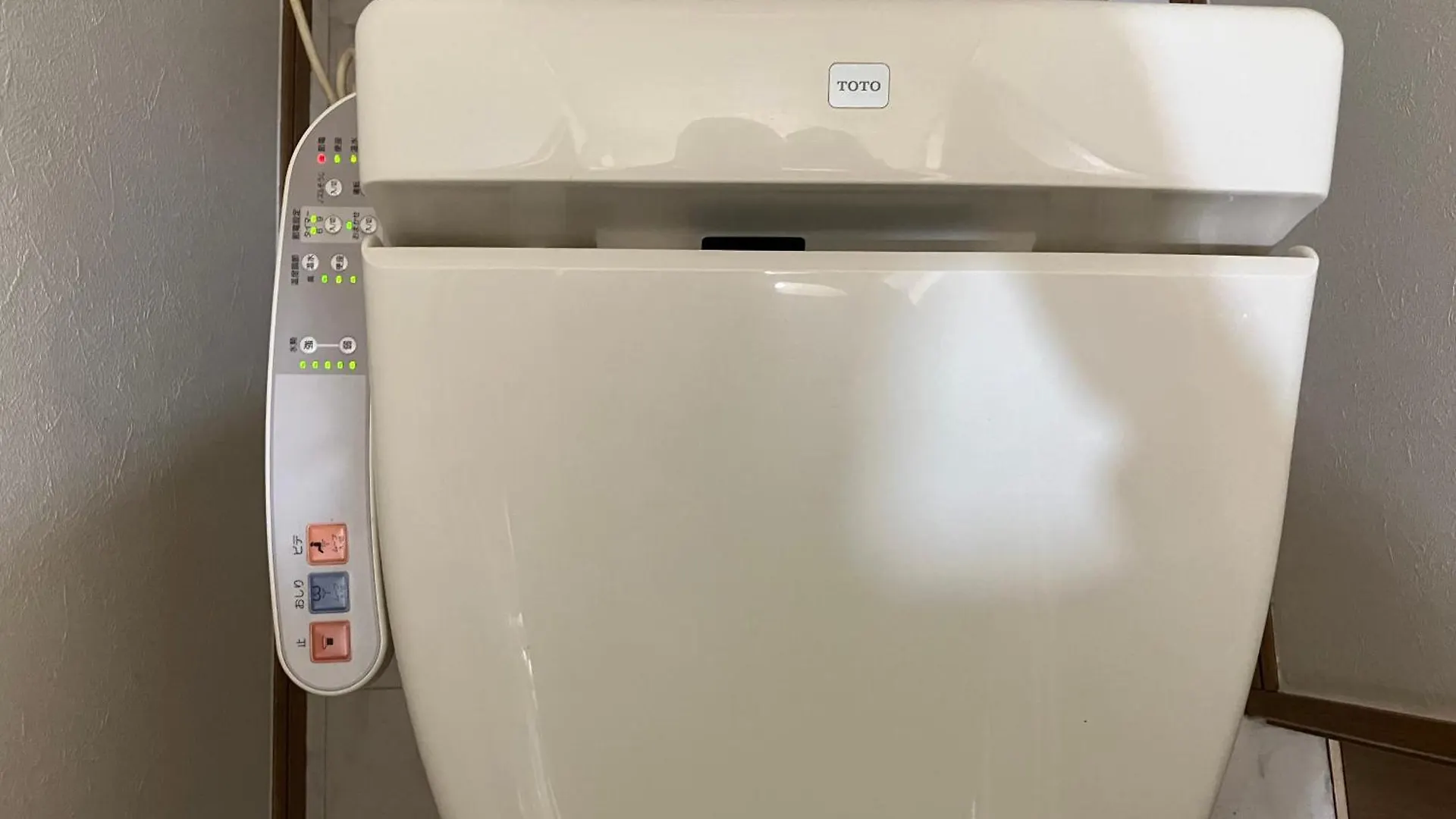 Entire Hotel Beside Asakusa, Ueno, Akihabara And Tokyo Skytree Tower Between 3 Train Stations And Contains 3 Bedrooms, 2 Bathrooms And 2 Toilets For 14 Guests Japan