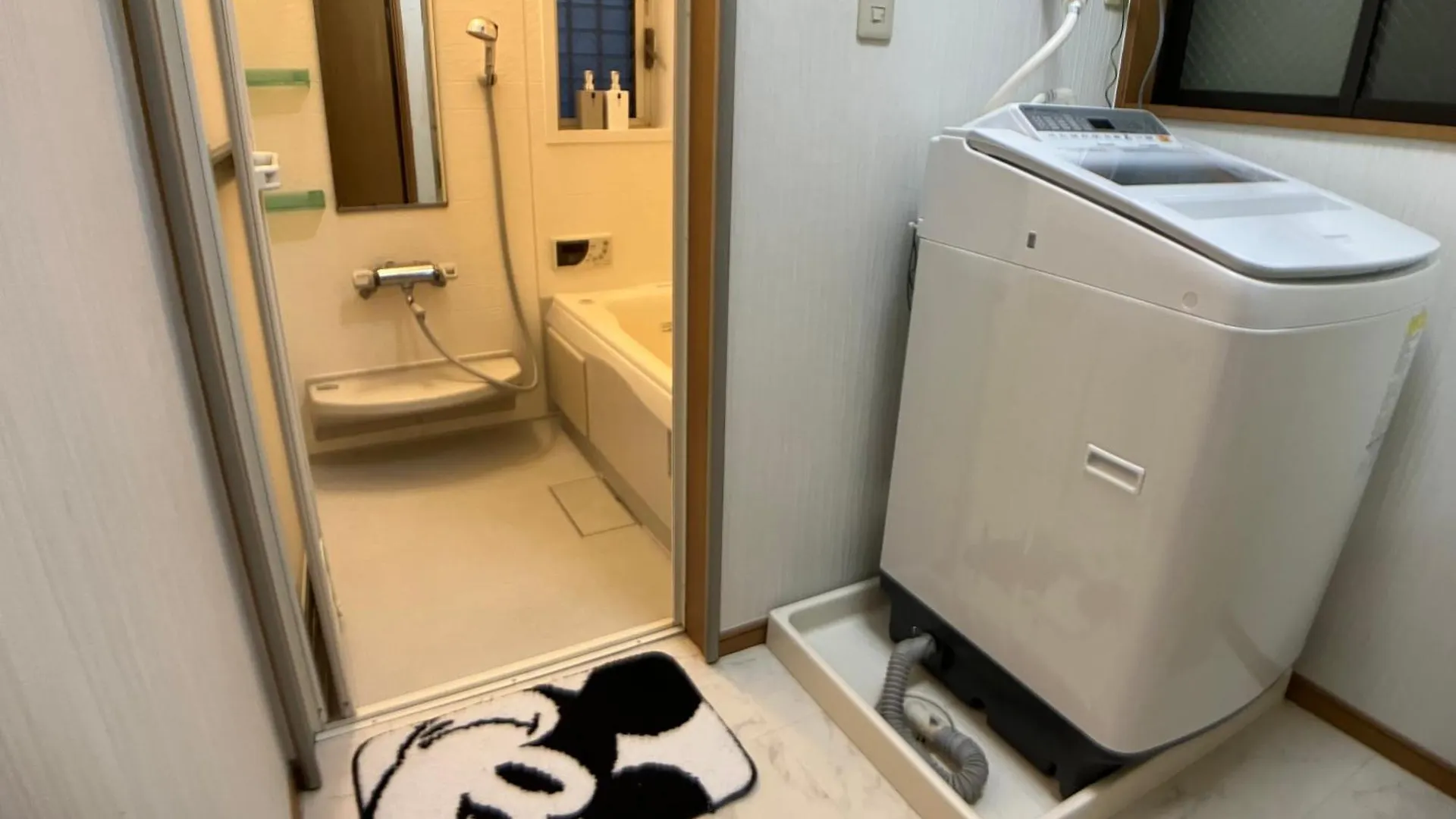 빌라 Entire Hotel Beside Asakusa, Ueno, Akihabara And Tokyo Skytree Tower Between 3 Train Stations And Contains 3 Bedrooms, 2 Bathrooms And 2 Toilets For 14 Guests